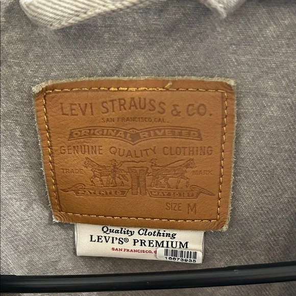 Levi's Women’s 90s Trucker Denim Jacket - Picture 5 of 9